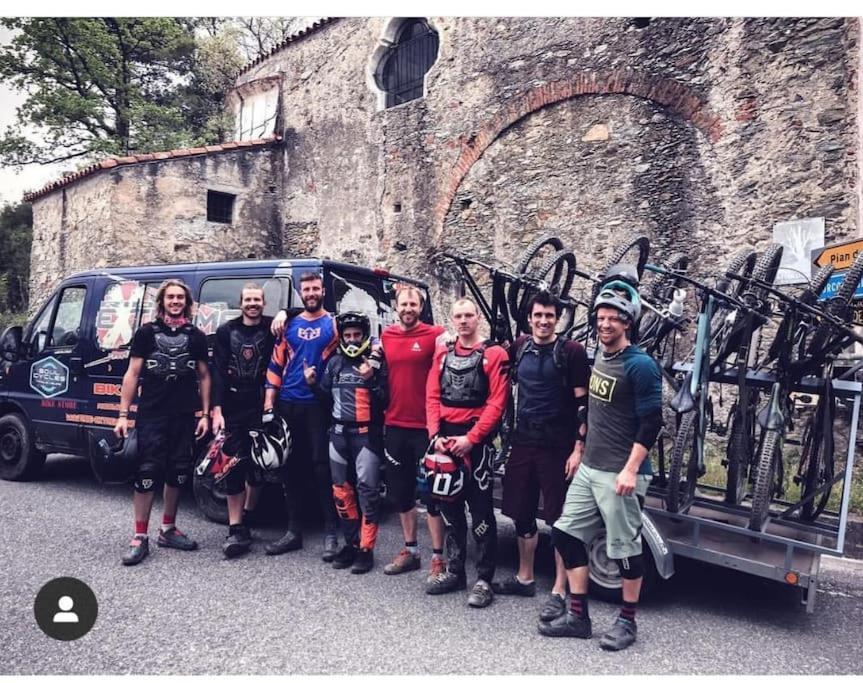 Apartment Bee Freeride Bikers House *